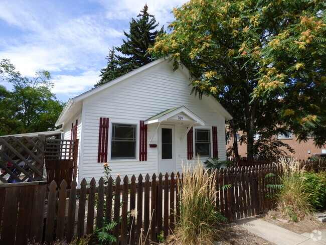 Building Photo - Charming 2 Bed/1 Bath Home Near Old Town F...