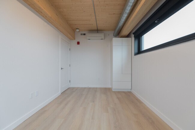 Photo - 19 E Lenox St