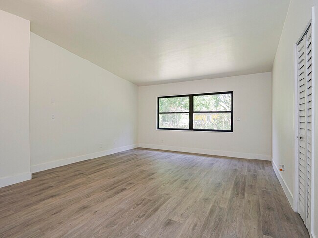 Photo - 734 5th Pl SW