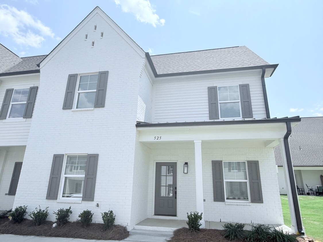 3BR/3.5BA - End Unit in South Grove - 3BR/3.5BA - End Unit in South Grove