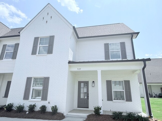 3BR/3.5BA - End Unit in South Grove - 3BR/3.5BA - End Townhome Unit in South Grove