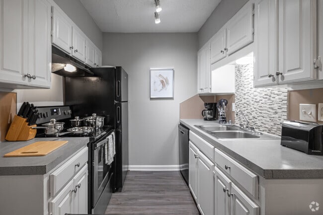 1BR, 1BA - 550SF - Kitchen