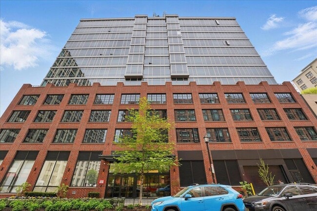 Building Photo - 1425 Hudson St Unit 6C