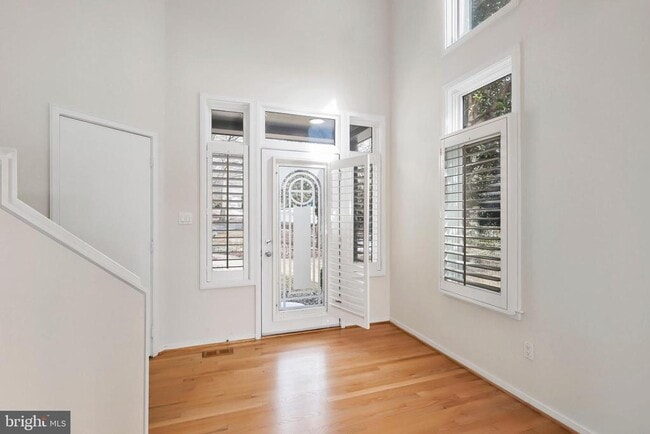 Photo - 1460 Waterfront Rd