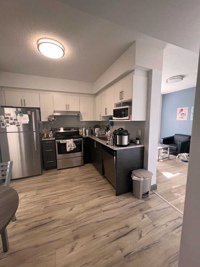 Photo - 258A-258A Sunview St