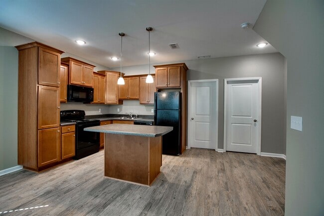 Photo - 2202 Cedarbrook Ct