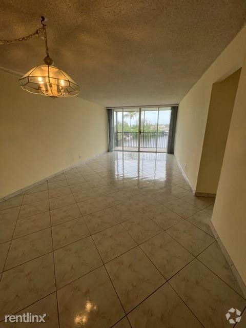 Building Photo - 2 br, 2 bath Condo - 7 Royal Palm Way Unit 408