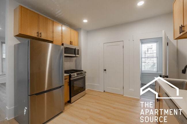 Photo - 2301 N Leavitt St Unit 1F