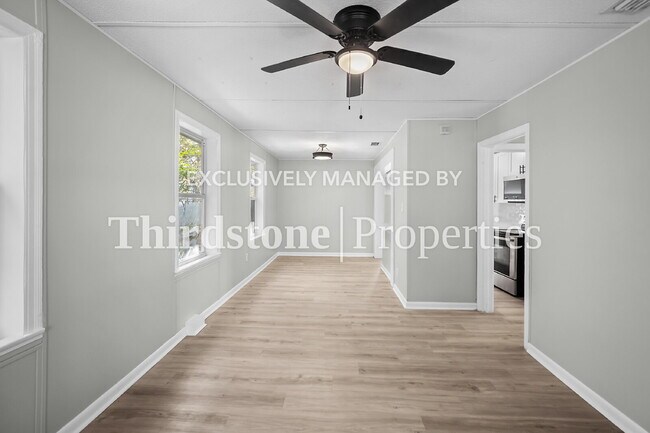 Photo - 4554 Crescent St