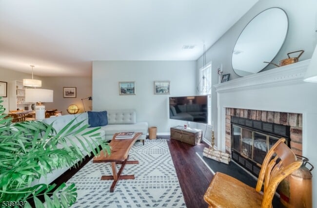 Photo - 130 Jamestown Rd