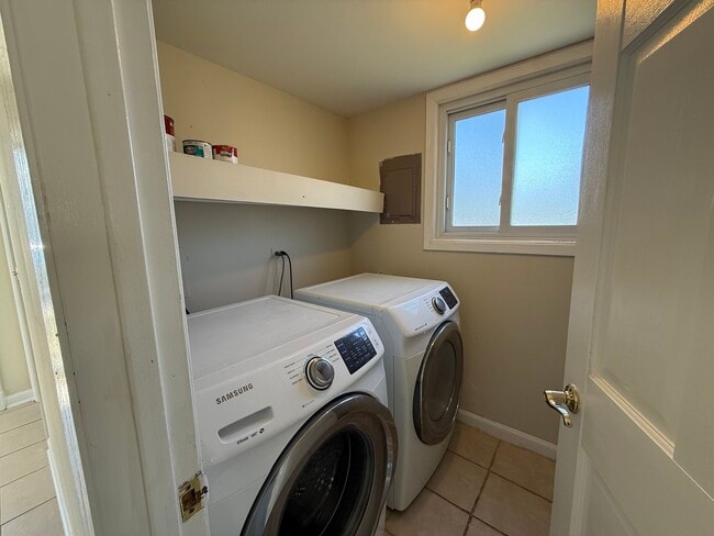 Photo - 1874 Windward Ln