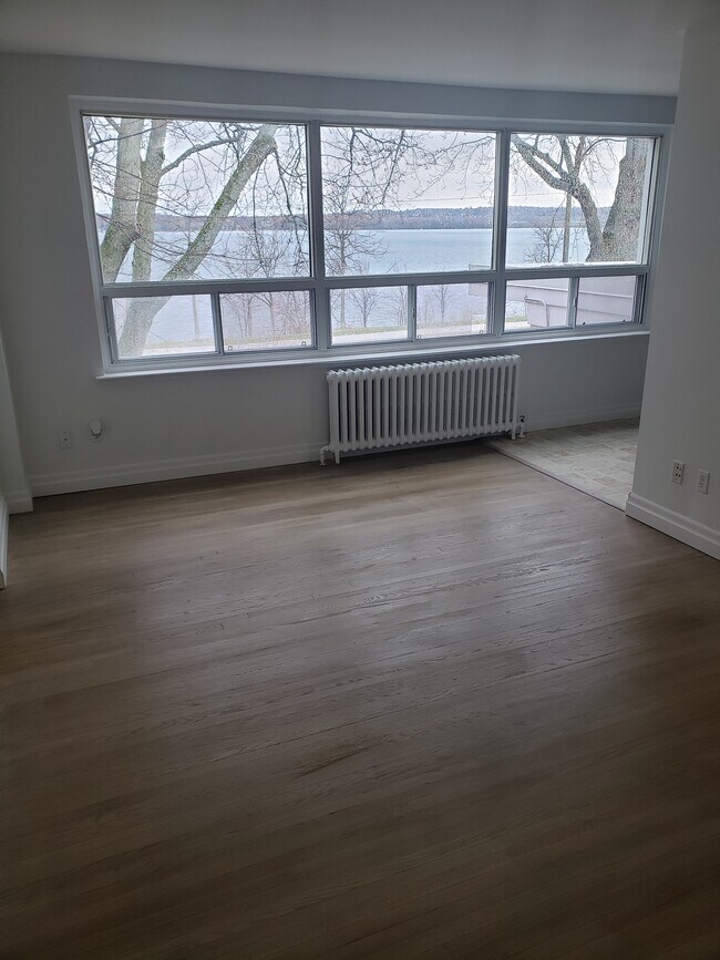 Photo - 108 Kempenfelt Dr