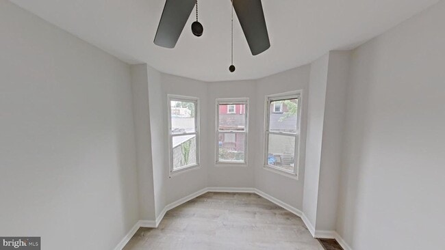 Photo - 868 E Locust Ave