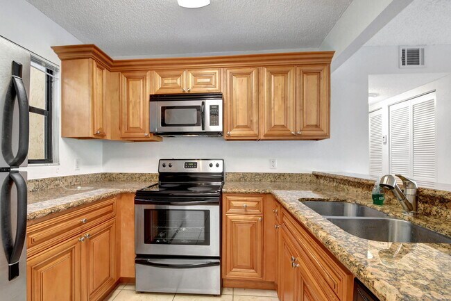 Photo - 1495 Lake Crystal Dr Unit B