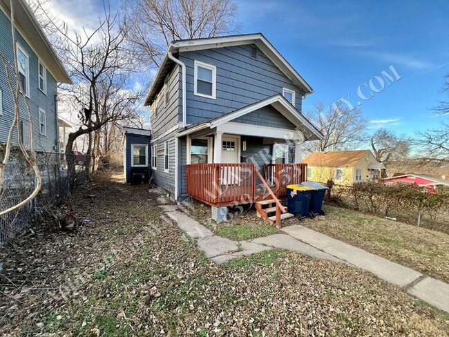 Building Photo - MOVE IN SPECIAL!! Updated 4 Bed 3 Bath Home in KCMO-Available NOW!! MOVE IN SPECIAL $200 OFF 2nd ...