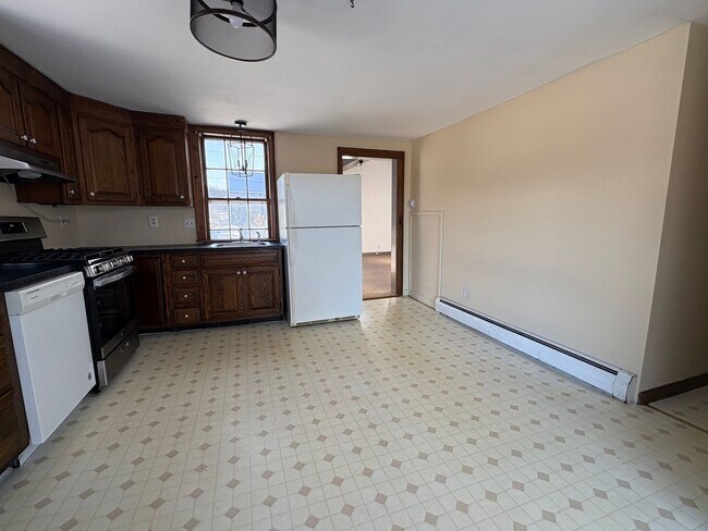 Photo - 320 Chamberlain Rd Unit East Side