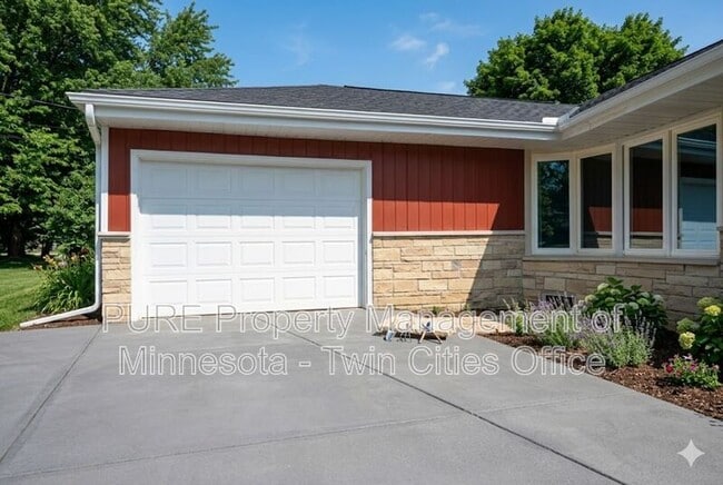 Building Photo - 30630 Broadway St N