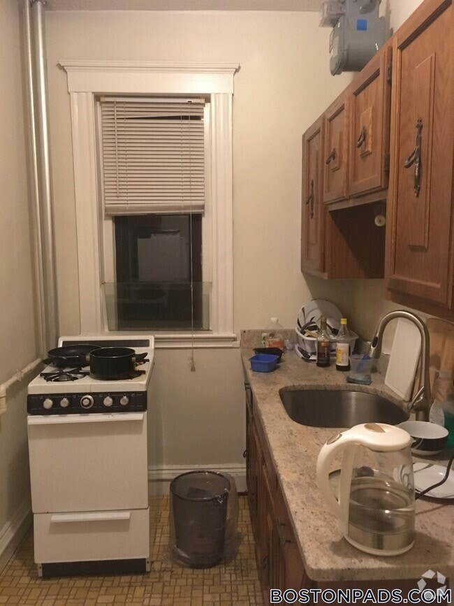 Building Photo - 17-19 Washington St. Rental