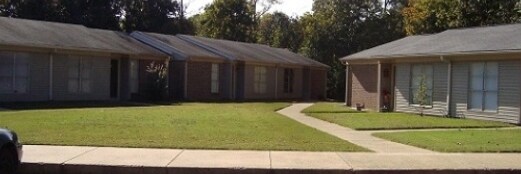 Hillcourt Apartments - Hillcourt Apartments