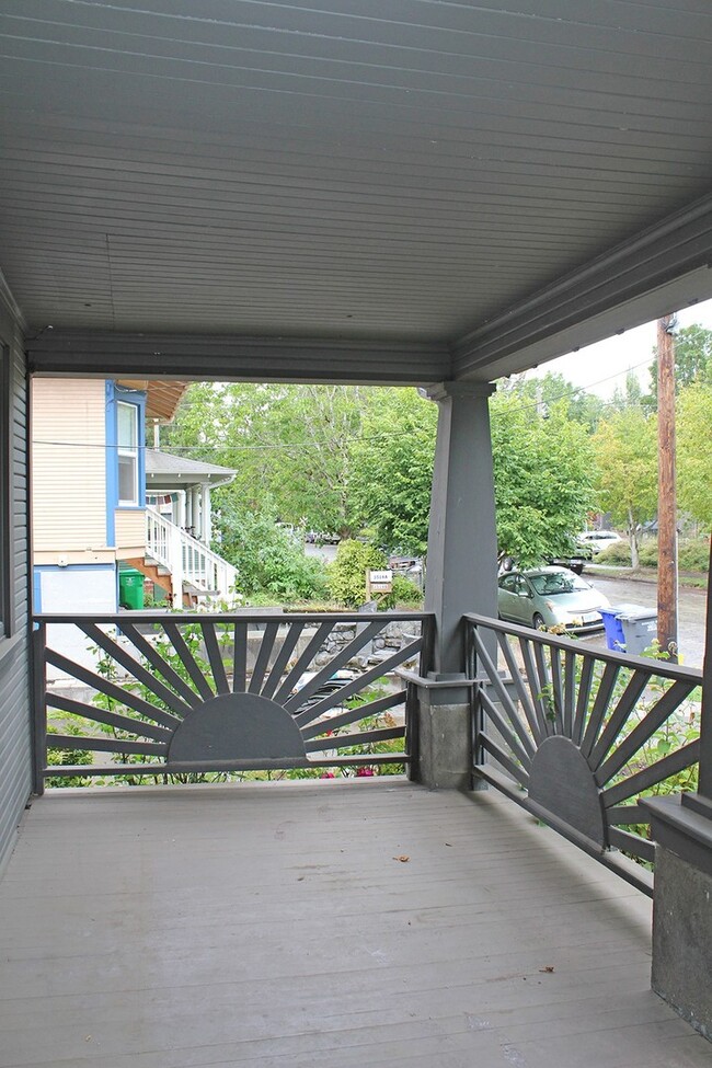 Photo - 3528 SE Alder St