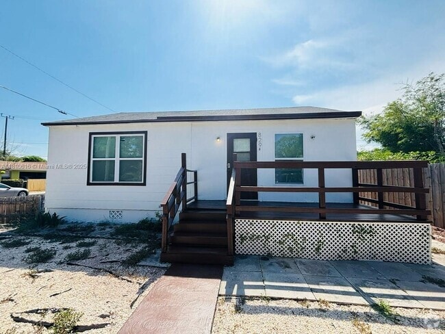 Building Photo - 829 S L St Rental