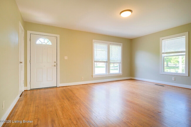 Photo - 4022 Gloucester Rd