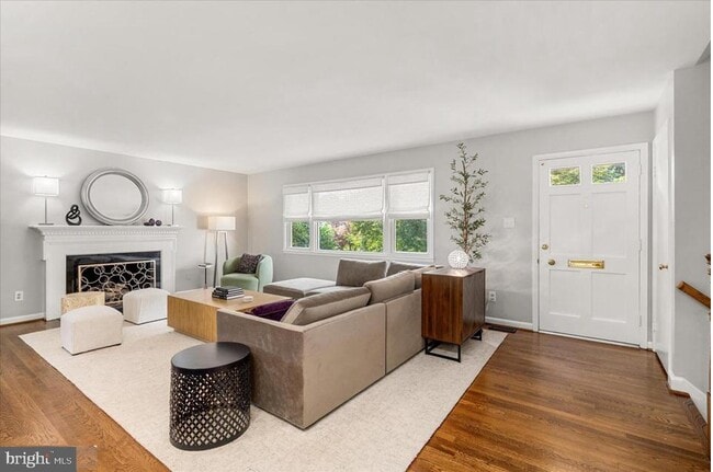 Photo - 7107 Tyndale St