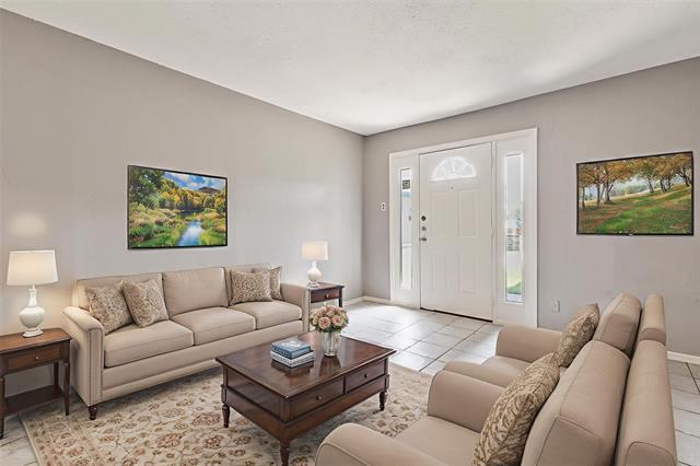 Photo - 811 Redbird Dr