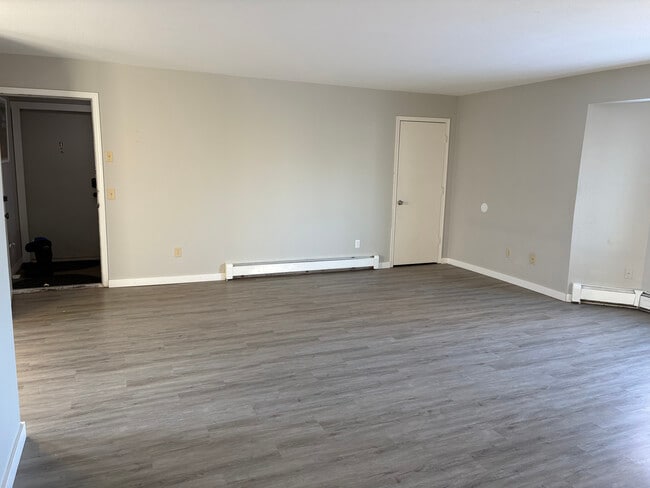 Sala de estar/Puerta de entrada - 8000 E 10th Ave Unidad C