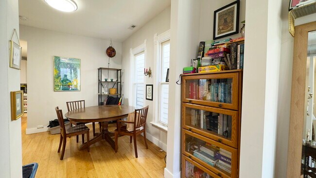 Photo - 1735 N Fairfield Ave Unit 2