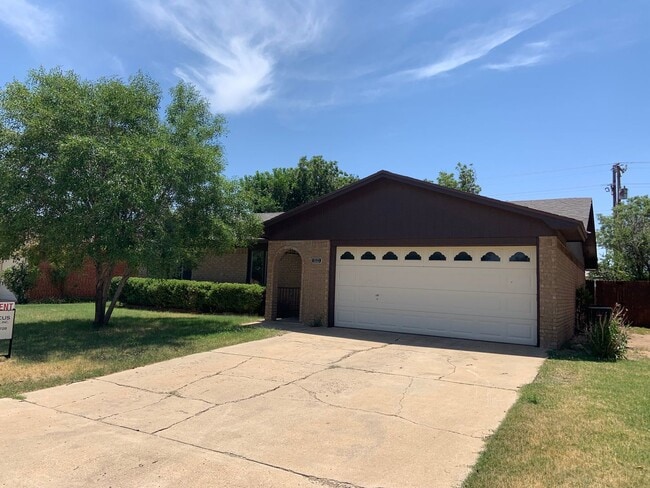 Photo - Fabulous home in lovely, convenient neighborhood