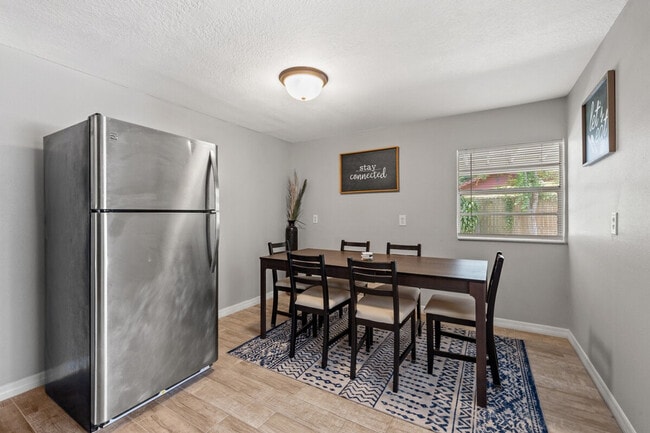 Photo - 5805 N 43rd St Unidad ID1244333P