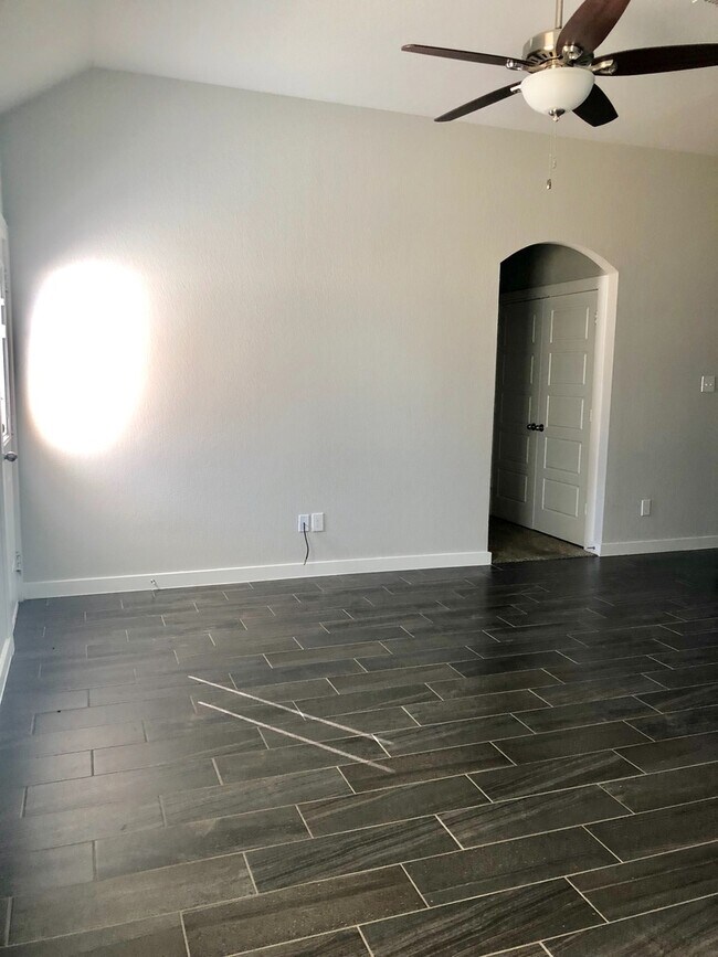 Photo - Luxury 3 Bedroom Duplex Located in Midloth...