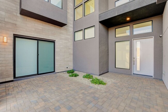 Photo - Mesa Ridge Luxury Oasis Feathertop