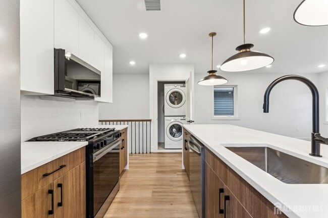 Photo - 84 Hollywood Ave