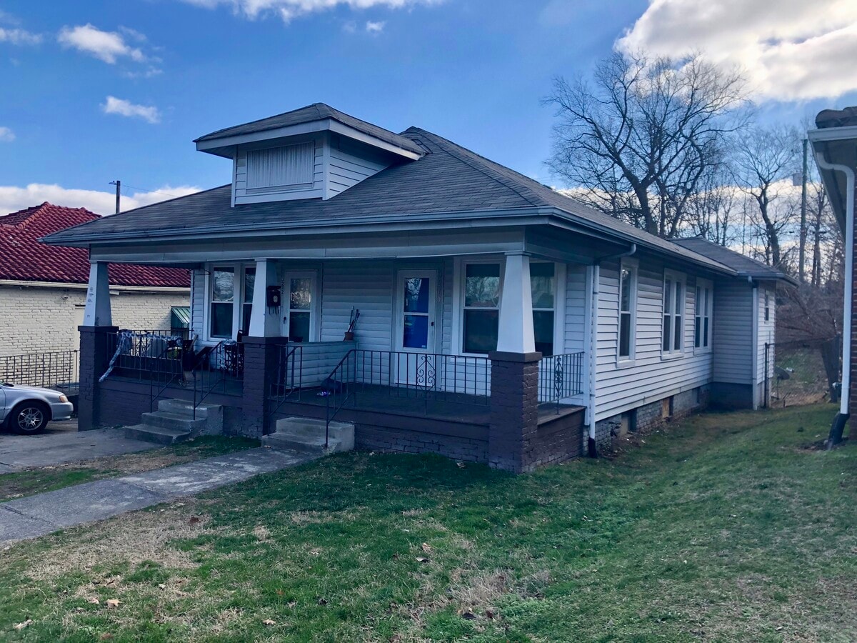 Photo - 3212 E Magnolia Ave