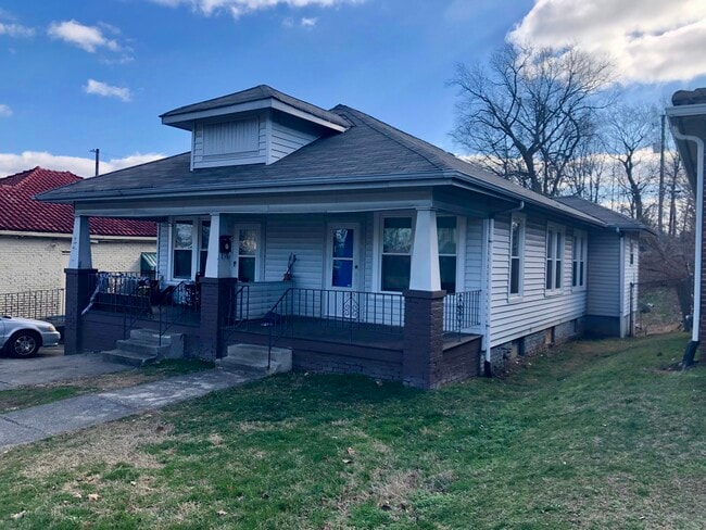 Photo - 3212 E Magnolia Ave