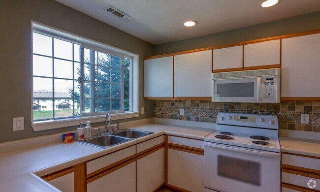 Building Photo - 2940 W Villard St Unit H Rental
