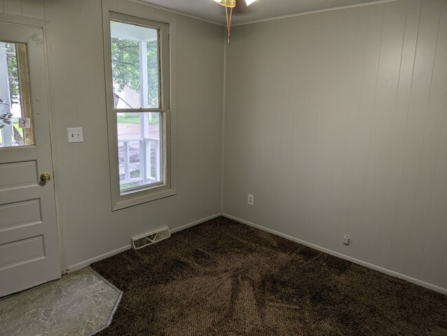 Photo - 77 N Pine St