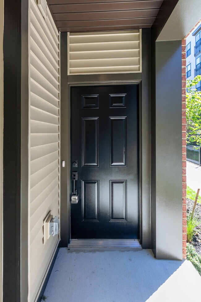 Photo - Elegant Townhome Living Near Herndon Conveniences