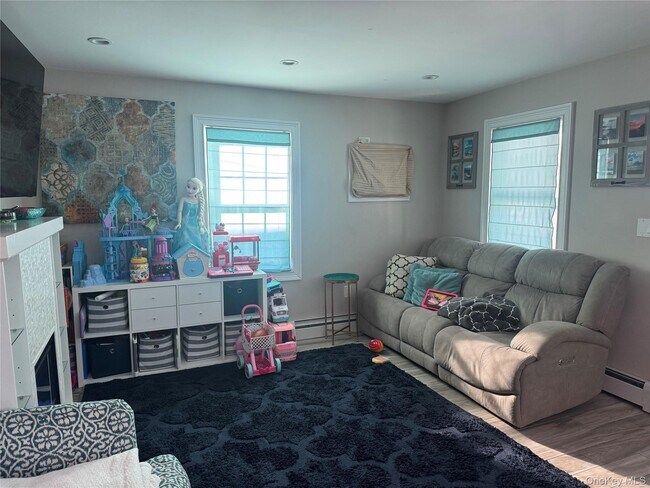 Photo - 614 Monroe Blvd Unit Main