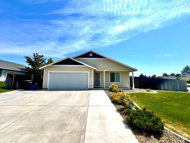 Building Photo - Pristine 3Bed,2Bath Home For Rent Near Rd ...