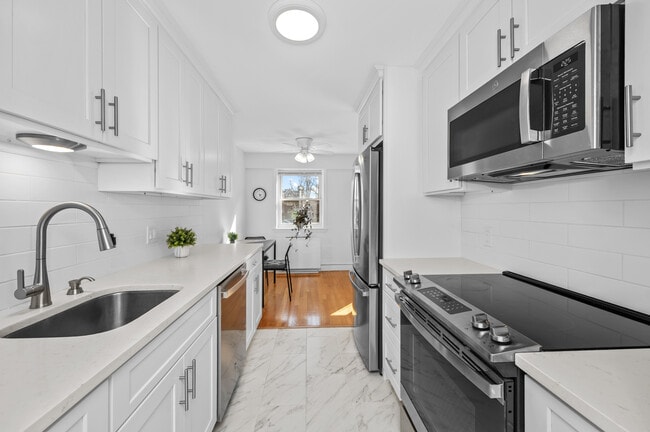 Building Photo - 131 Sewall Ave Unit 6