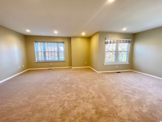 Beautiful Yardley Townhome - Beautiful Yardley Townhome