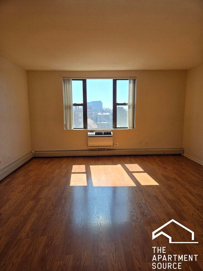 Photo - 722 W Diversey Pkwy Condo Unit 405