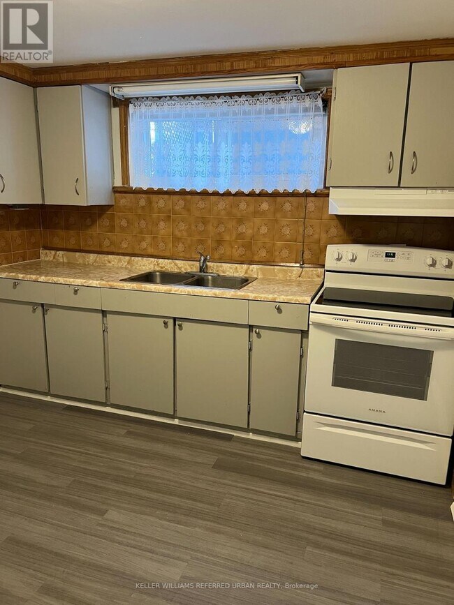 Photo - 9 Dalbeattie Ave