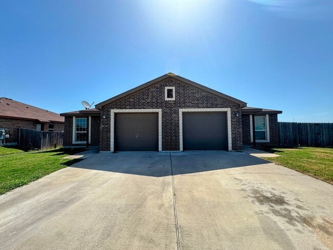 Building Photo - 1525 Justin Lp Rental