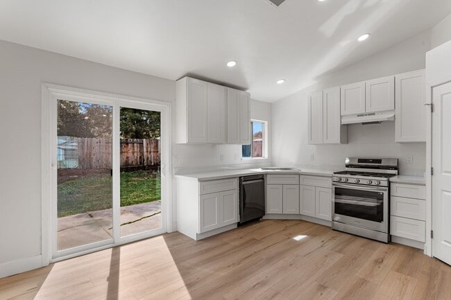 Photo - 5520 Muskingham Way