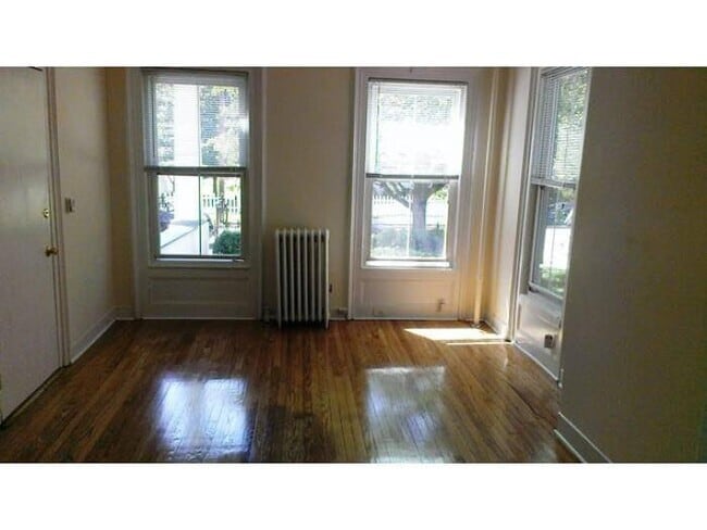Building Photo - 145 Carpenter Ave Rental