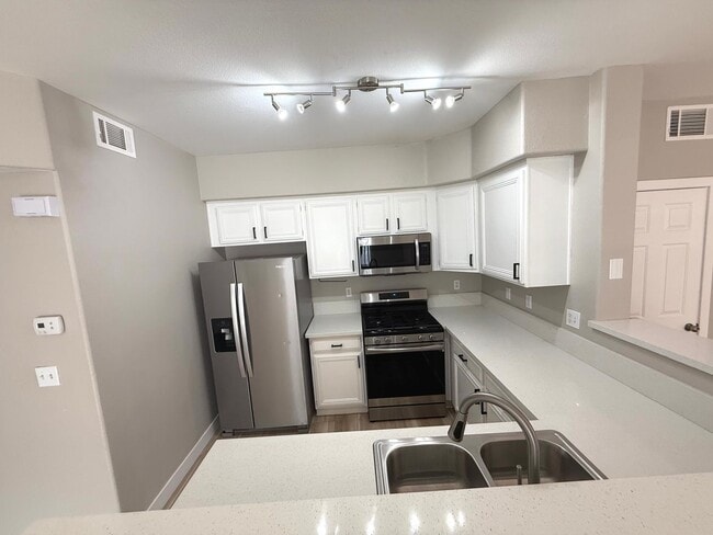 Building Photo - VERY NICE 2BED/2BATH WITH 1 CAR GARAGE IN GATED VISTANA CONDOMINIUMS